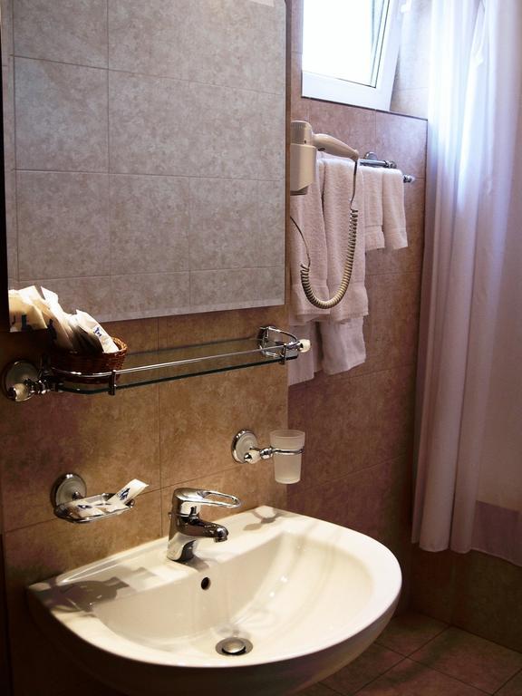 Hotel Piccolo Mondo Bucarest Chambre photo